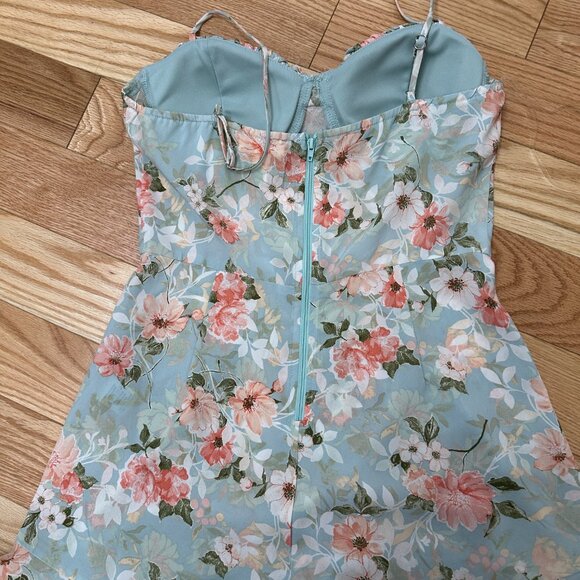 Floral Print Jumpsuit - Picture 4 of 11